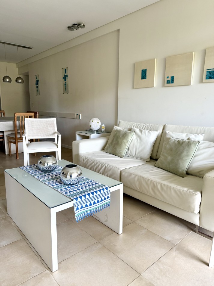 Amplio departamento en Carilo con vista al mar