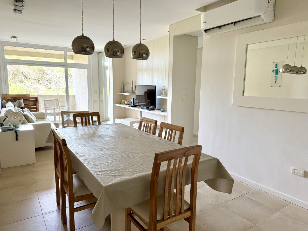 Amplio departamento en Carilo con vista al mar