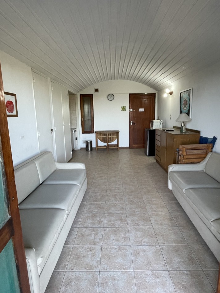 22 - MONOAMBIENTE CON VISTA AL MAR