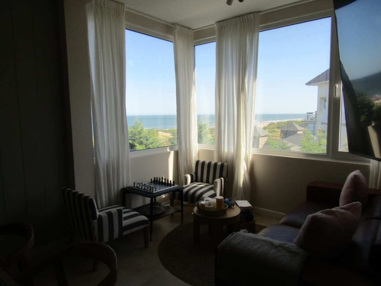 Importante duplex con vista al mar