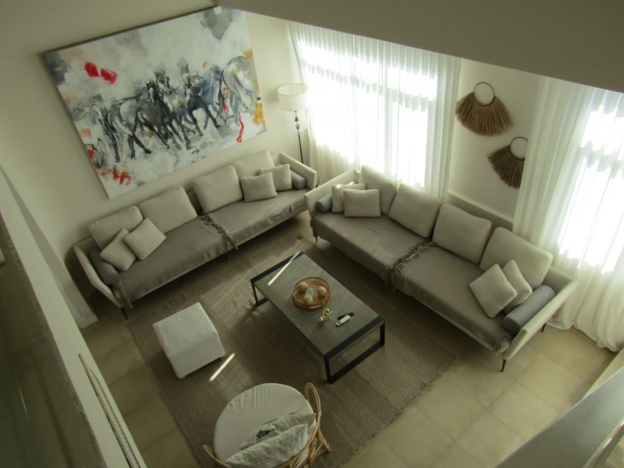 Importante duplex con vista al mar