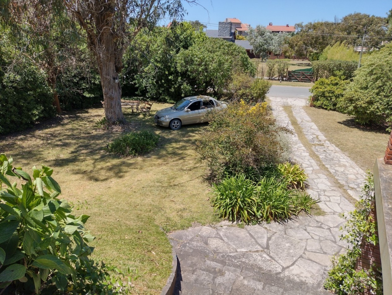 200 - HERMOSO CHALET A 2 CUADRAS DEL MAR EN PINAMAR 