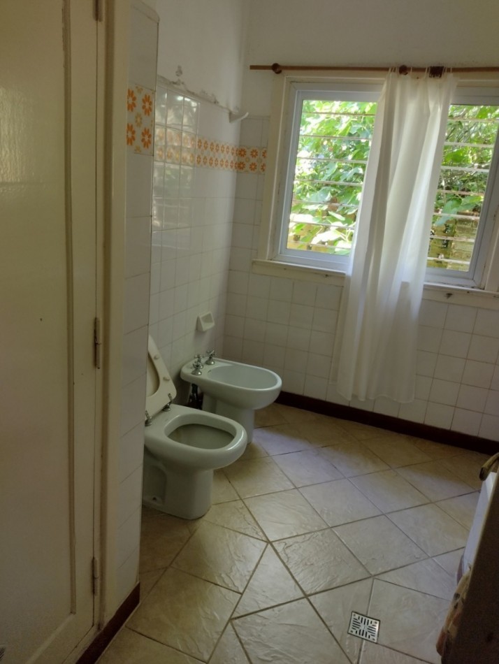 200 - HERMOSO CHALET A 2 CUADRAS DEL MAR EN PINAMAR 