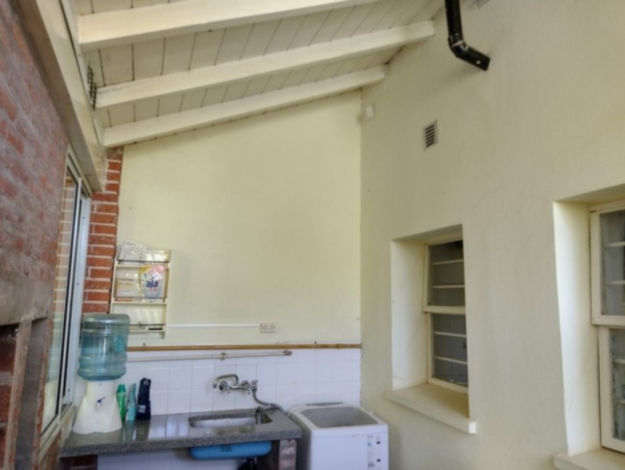 200 - HERMOSO CHALET A 2 CUADRAS DEL MAR EN PINAMAR 